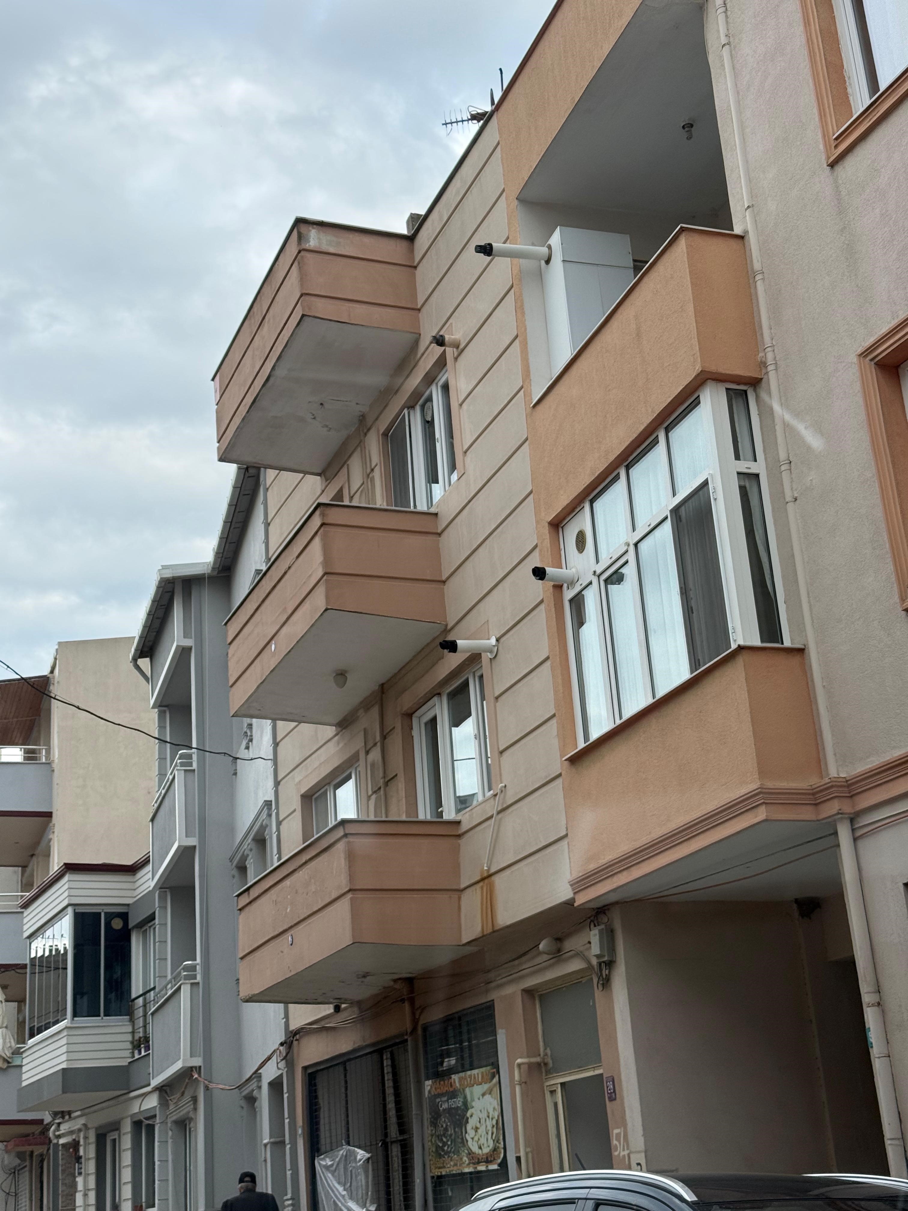 Kahreden Olay 51 Yaşındaki Adam Çocukları Evdeyken 3. Kattan Düşerek Öldü (2)