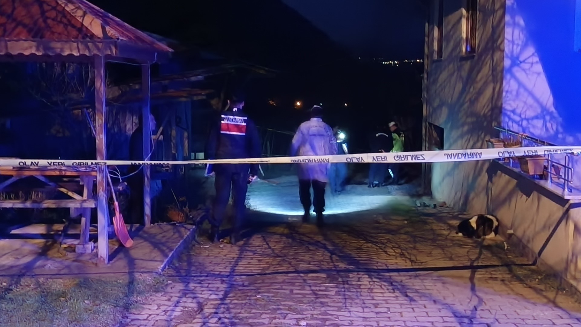 Kan Donduran Olay 81 Yaşındaki Adam Çok Sayıda Bıçak Darbesiyle Öldürüldü (10)