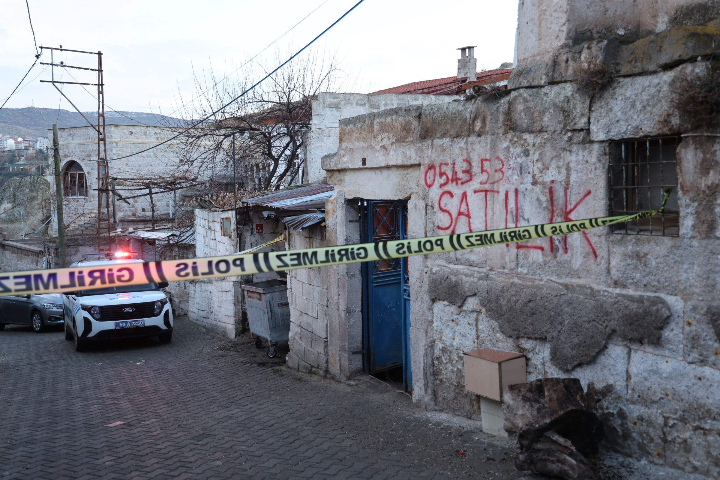 Kapi Acildi Aci Olay Ortaya Cikti Evinde Olu Bulundu (3)