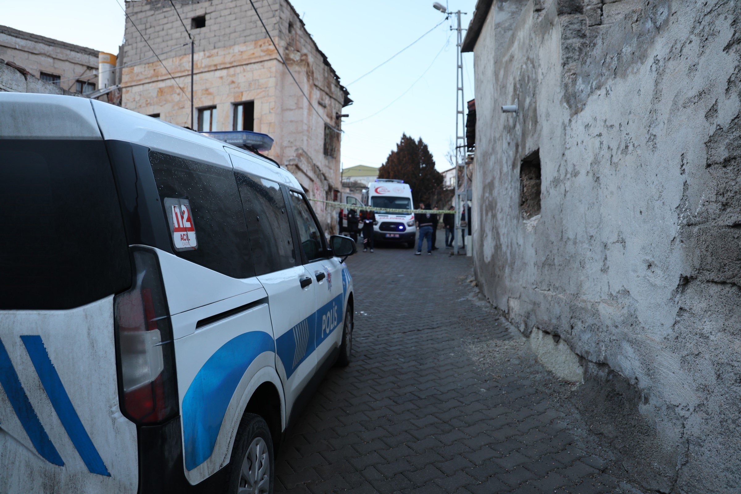 Kapi Acildi Aci Olay Ortaya Cikti Evinde Olu Bulundu (4)