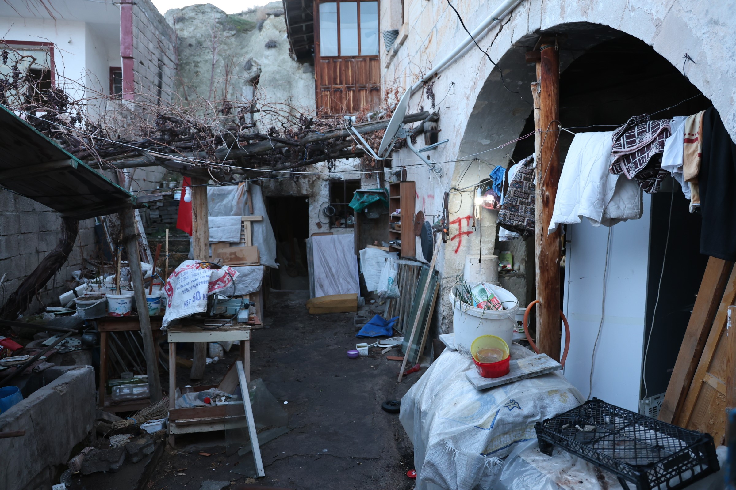 Kapi Acildi Aci Olay Ortaya Cikti Evinde Olu Bulundu (6)