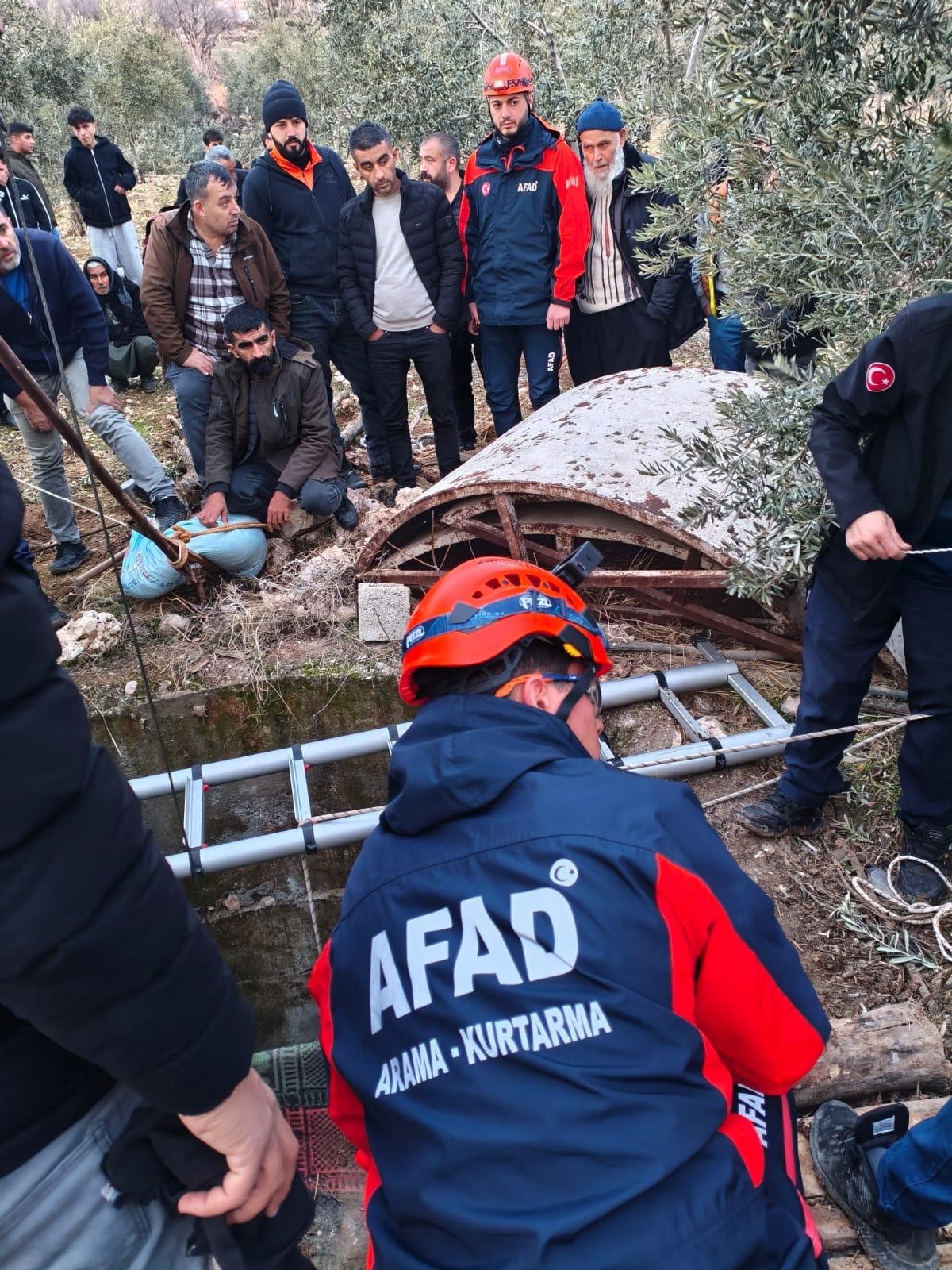 Karanlık Kuyudan Sağ Çıktı! Dengesini Kaybetti, 10 Metre Aşağıya Düştü (2)