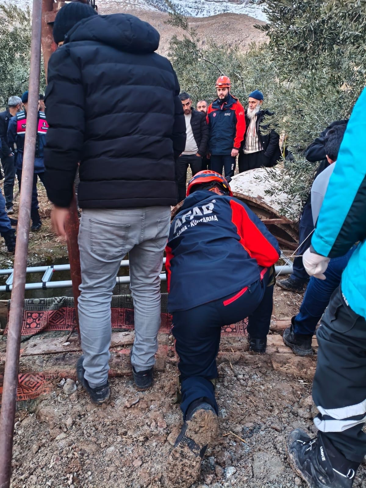 Karanlık Kuyudan Sağ Çıktı! Dengesini Kaybetti, 10 Metre Aşağıya Düştü (3)