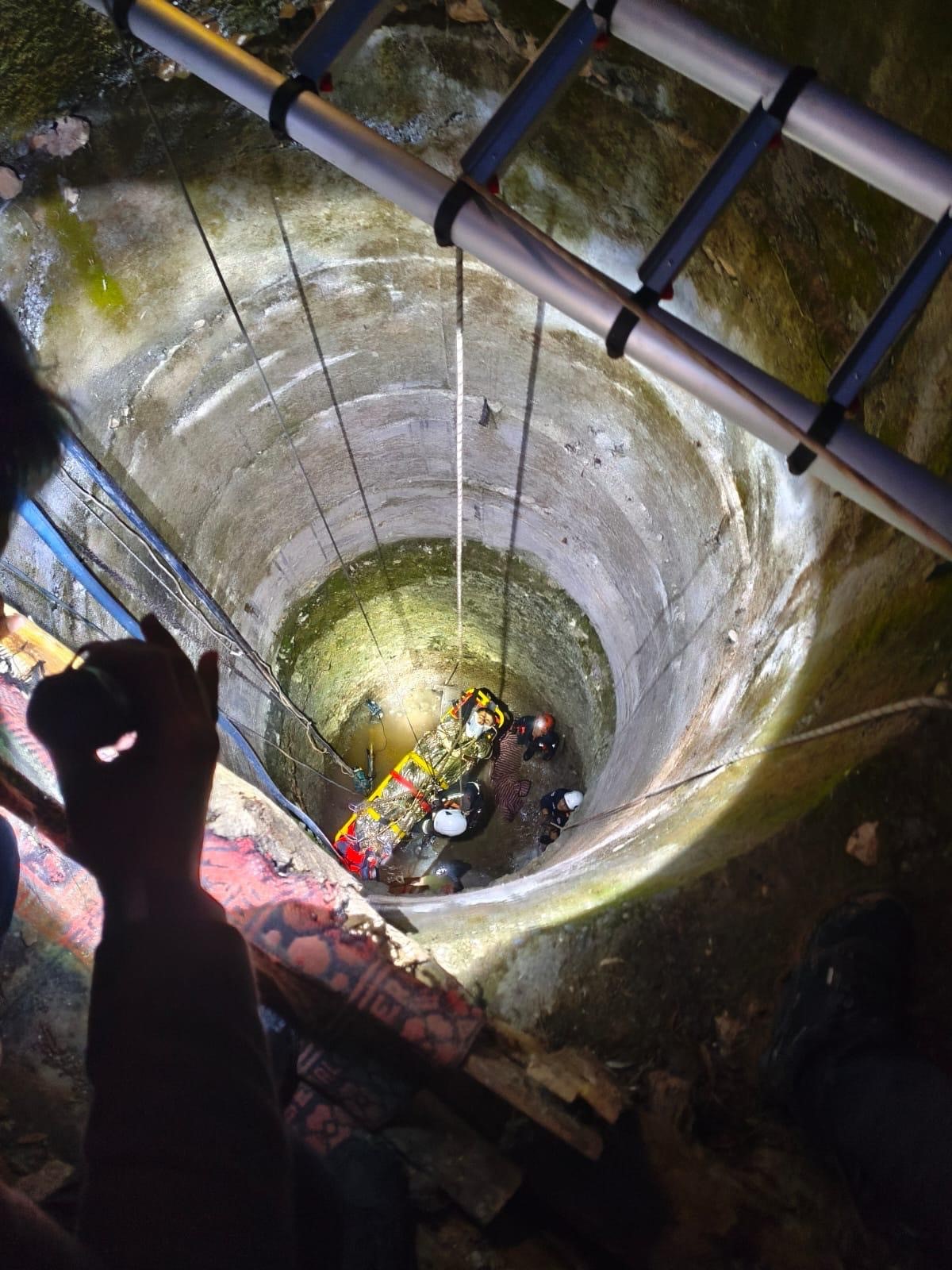 Karanlık Kuyudan Sağ Çıktı! Dengesini Kaybetti, 10 Metre Aşağıya Düştü (4)