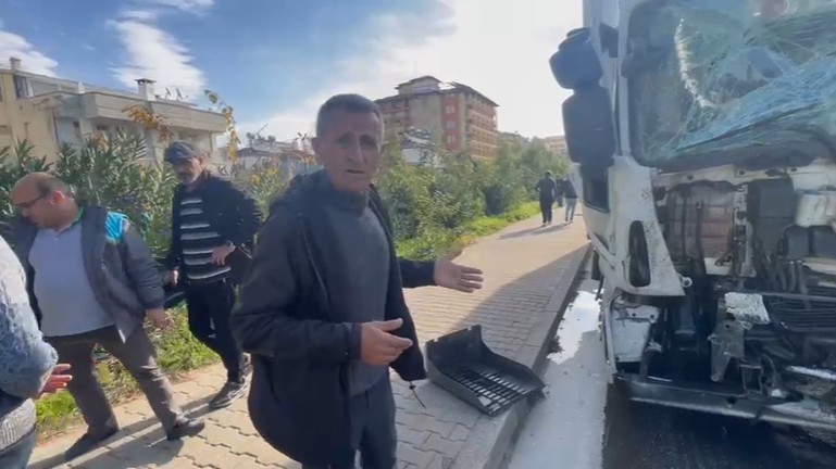 Karayolunda Korku Dolu Anlar! Belediye Çöp Kamyonu Kaza Yaptı; 1’I Ağır 3 Yaralı (10)