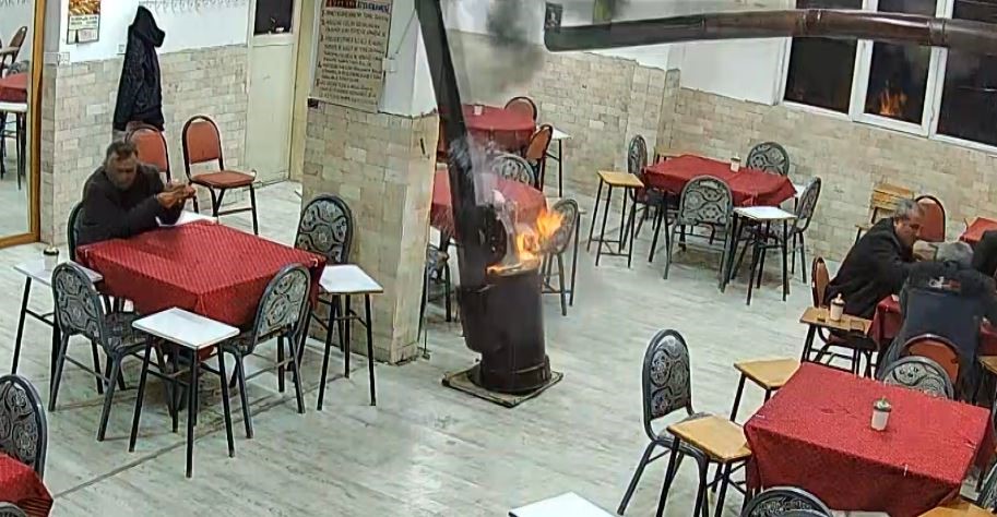 Kıraathanede Kolonya Faciası “Daha Güzel Kokar” Dedi, Soba Bomba Gibi Patladı (11)