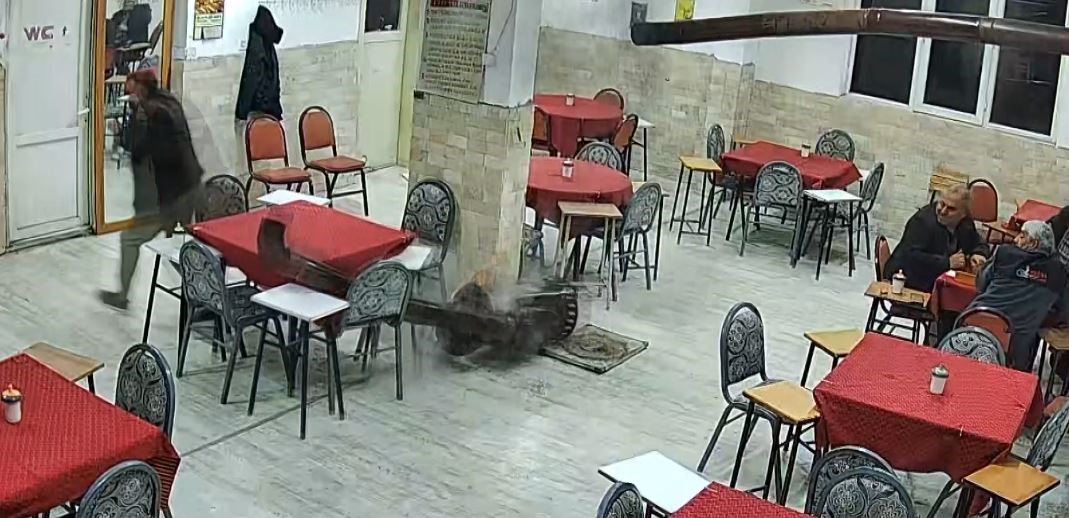 Kıraathanede Kolonya Faciası “Daha Güzel Kokar” Dedi, Soba Bomba Gibi Patladı (5)