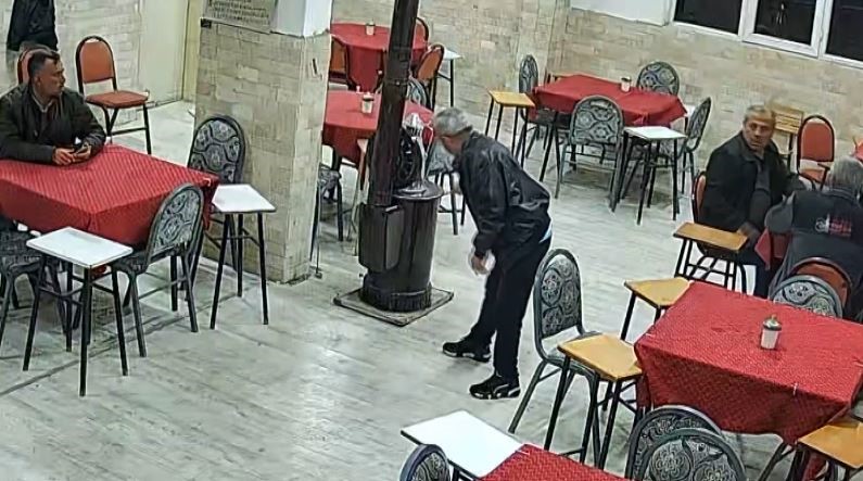 Kıraathanede Kolonya Faciası “Daha Güzel Kokar” Dedi, Soba Bomba Gibi Patladı (8)