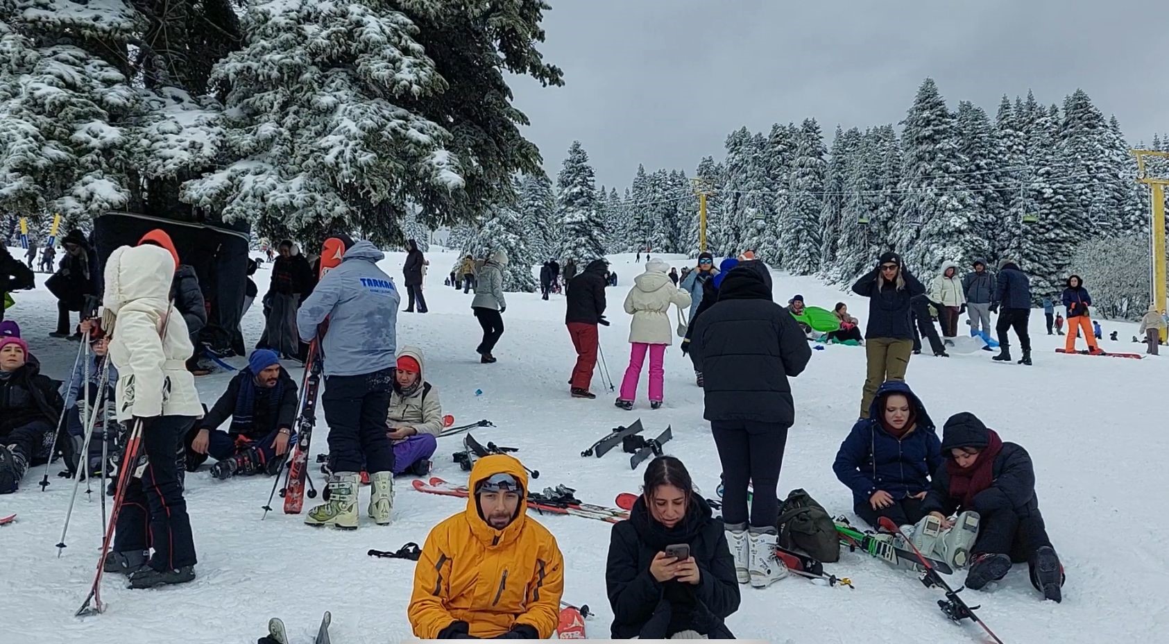 Kış Turizminin Kalbinde Kriz Tatilciler Metrelerce Yüksekte Mahsur Kaldı (16)