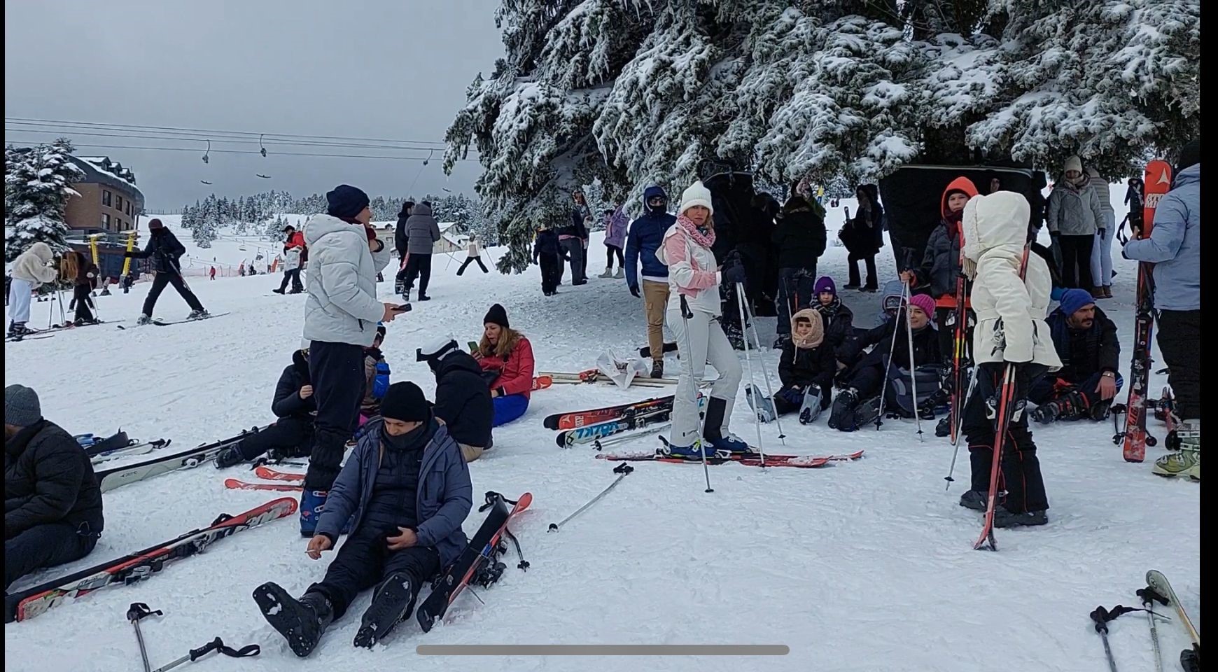 Kış Turizminin Kalbinde Kriz Tatilciler Metrelerce Yüksekte Mahsur Kaldı (17)