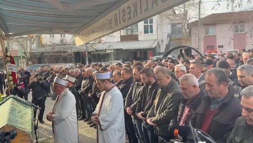 “Kızımı Göle Mi Attılar” Elif Kumal’ın Cenazesinde Yürek Yakan Anlar (3)