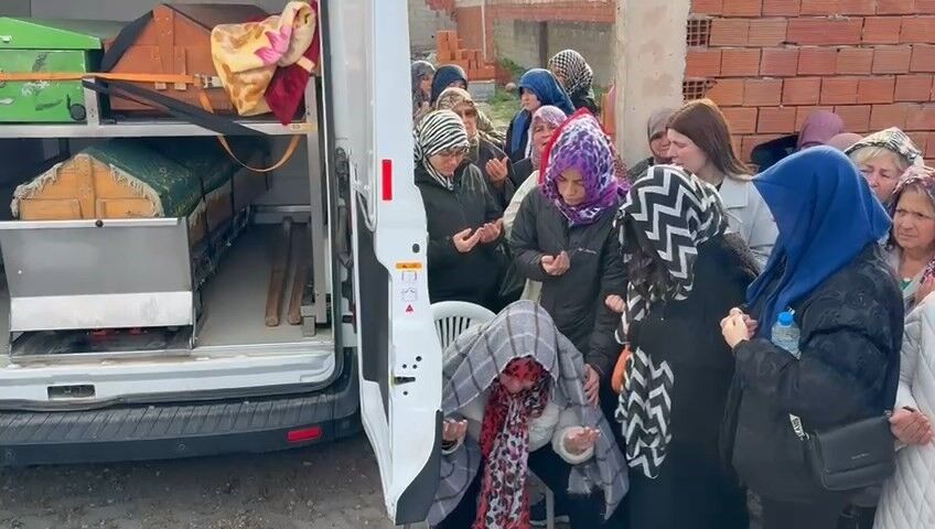 “Kızımı Göle Mi Attılar” Elif Kumal’ın Cenazesinde Yürek Yakan Anlar (5)