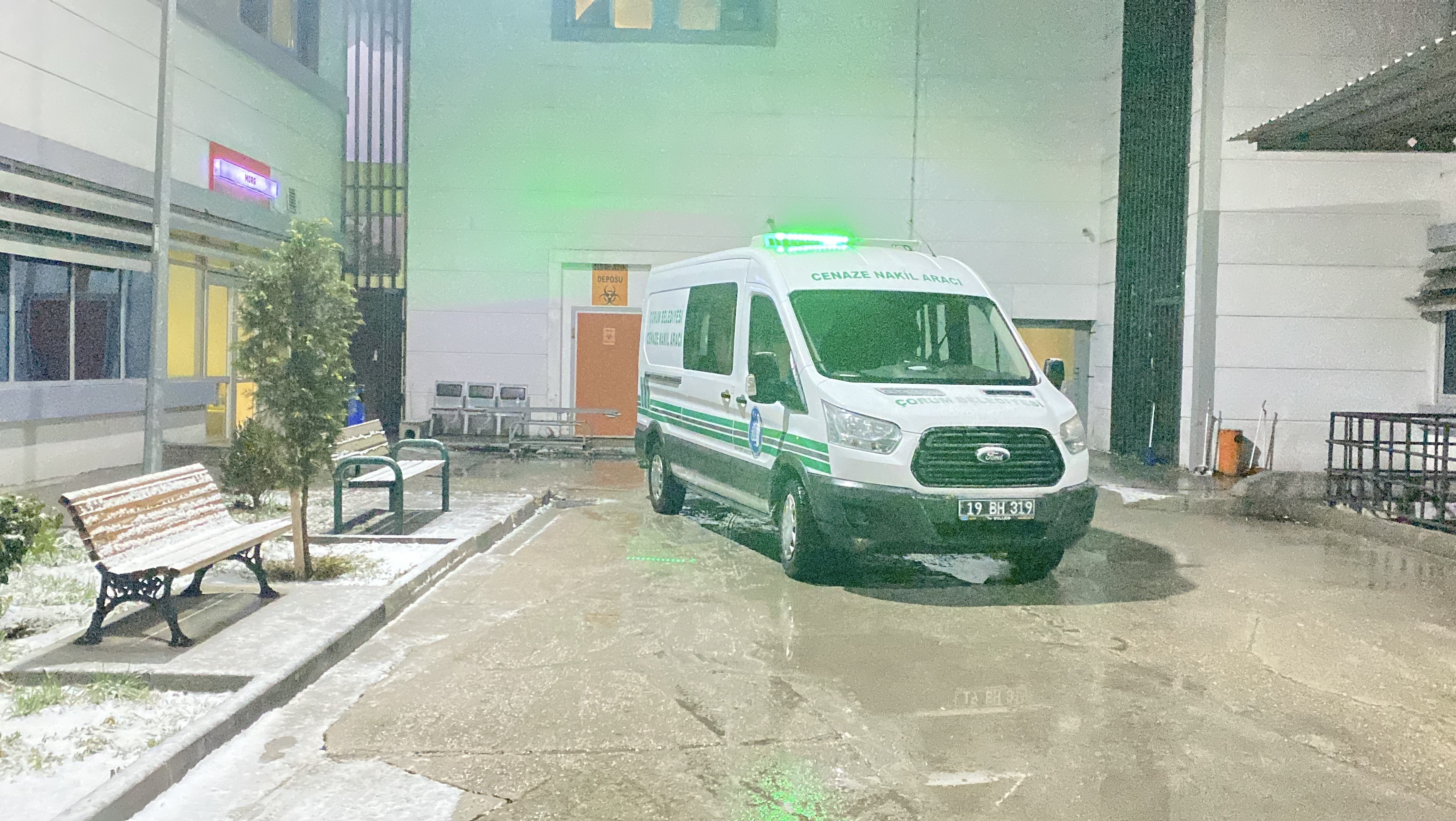 Koyde Korkunc Kaza 40 Yasindaki Adam Yem Makinesinde Can Verdi (3)