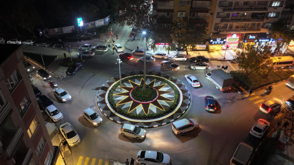 Kurakcil Peyzajla Buyuk Tasarruf Manisada 17 Milyon Tl Belediyede Kaldi (3)