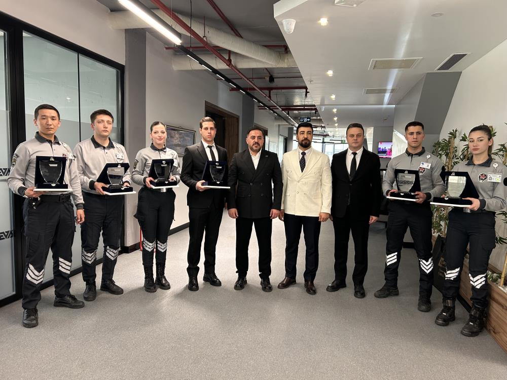 Luks Sitede Kargo Paketi Bomba Gibi Patladi O Anlar Kamerada (6)