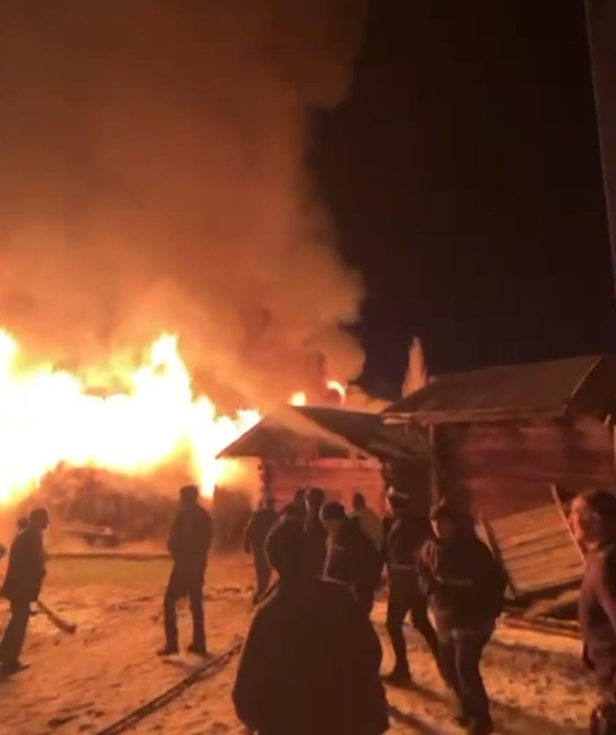 Mahalleli Tankerlerle Müdahale Etti Gece Yarısı 2 Ev Kül Oldu (3)