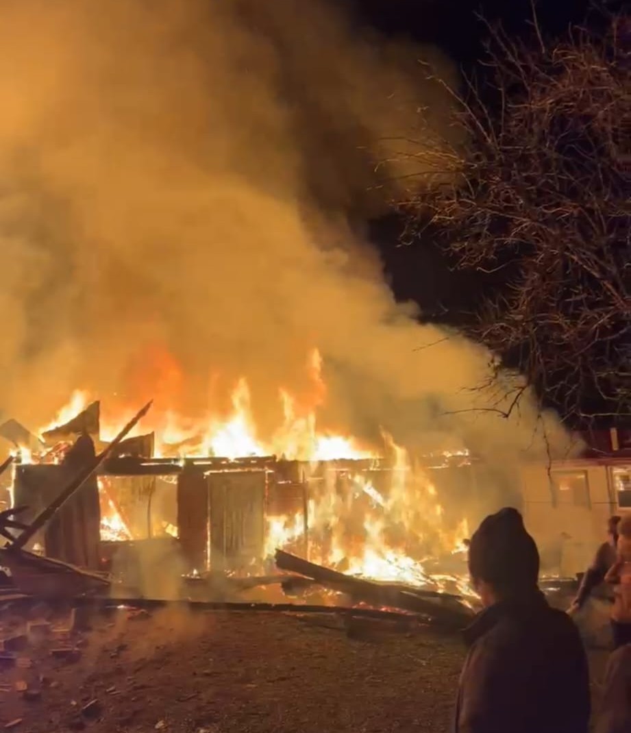 Mahalleli Tankerlerle Müdahale Etti Gece Yarısı 2 Ev Kül Oldu (4)