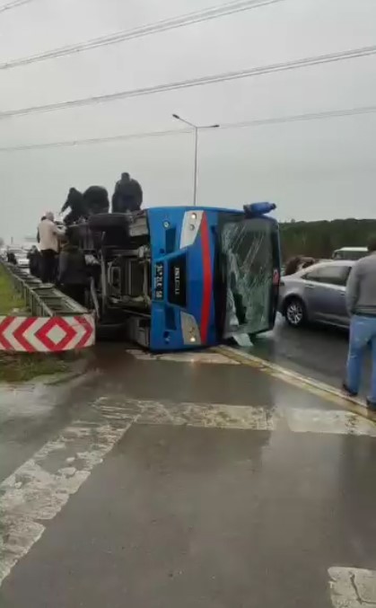 Mahkumları Taşıyan Araç Yoldan Çıktı! 2’Si Ağır 19 Yaralı (2)