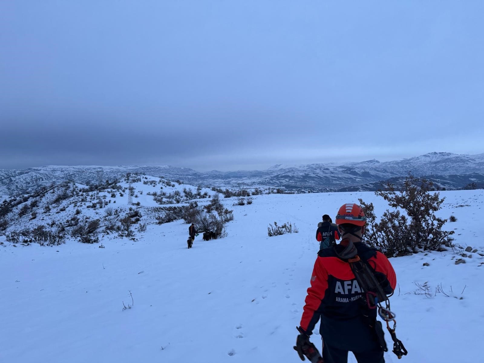 Mahsur Kalan Coban Ve 9 Keci Sag Salim Kurtarildi (1)-1