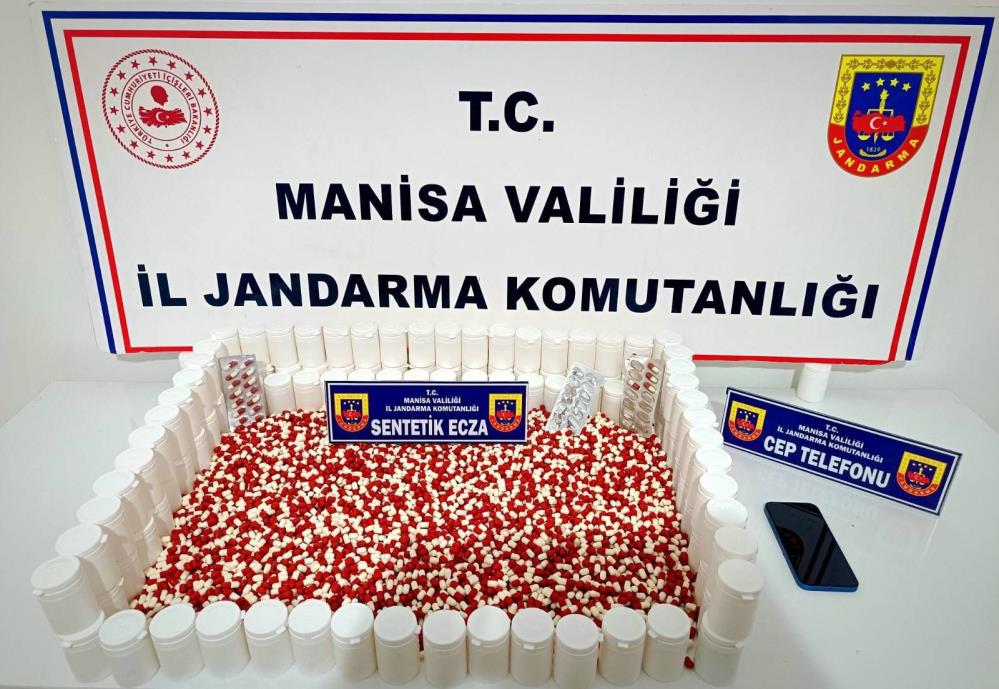 Manisa Jandarmasindan Buyuk Operasyon Evinde Binlerce Sentetik Ecza Ele Gecirildi (2)