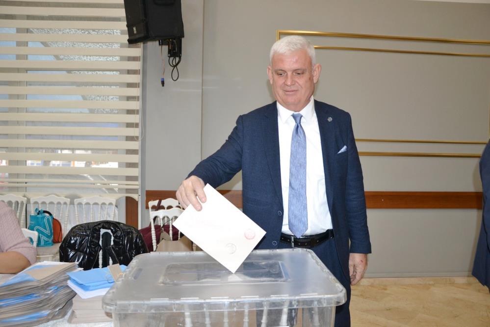 Manisada 23 Yillik Baskan Secimi Kaybetti (3)