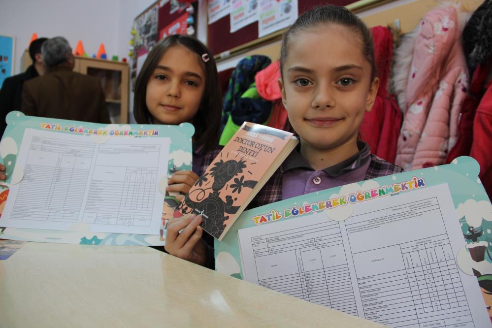 Manisada 266 Bin Ogrenci Karne Alarak Yariyil Tatiline Giriyor (3)