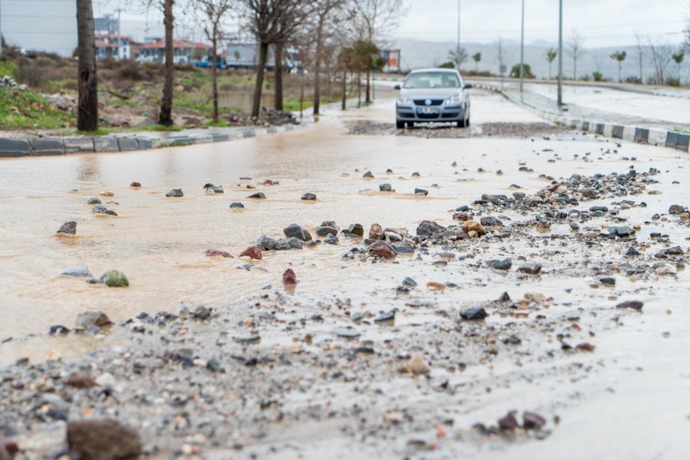 Manisada Saganak Yagis Etkili Oldu 1 (3)