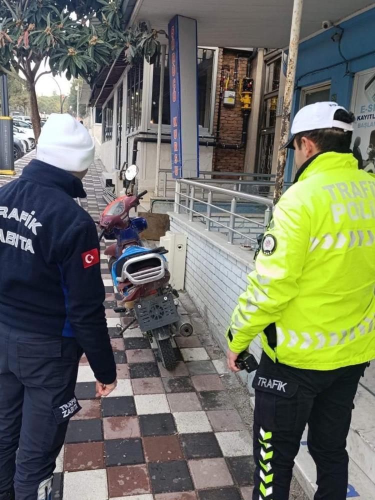 Manisada Yaya Yollarini Kullanan Suruculere Ceza Yagdi (2)