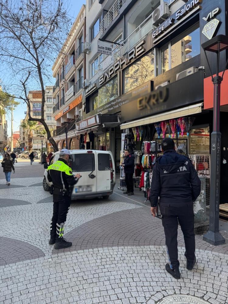 Manisada Yaya Yollarini Kullanan Suruculere Ceza Yagdi (3)