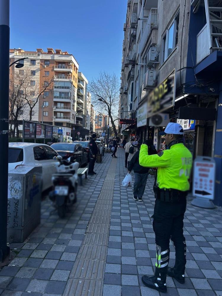 Manisada Yaya Yollarini Kullanan Suruculere Ceza Yagdi (4)