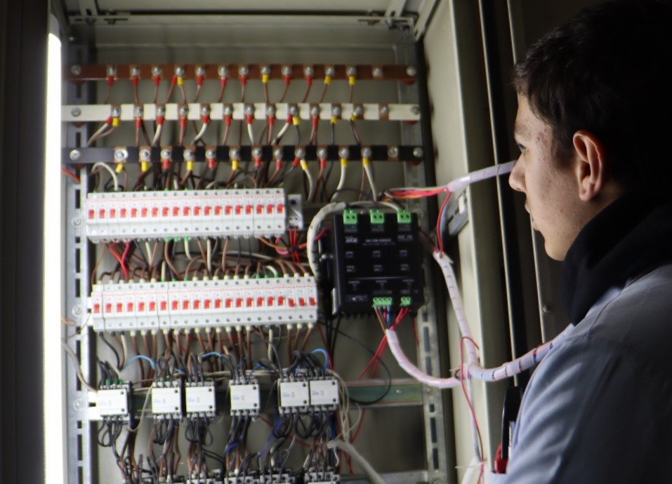 Manisali Ogrencilerden Son Sistemle Elektrikte Tasarruf Hamlesi (2)