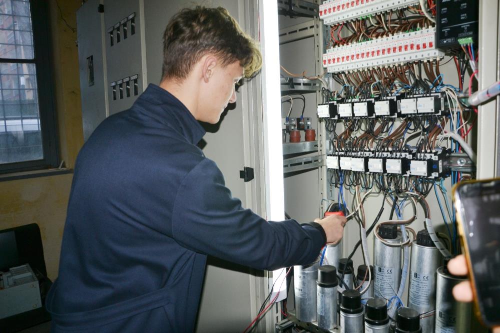 Manisali Ogrencilerden Son Sistemle Elektrikte Tasarruf Hamlesi (6)