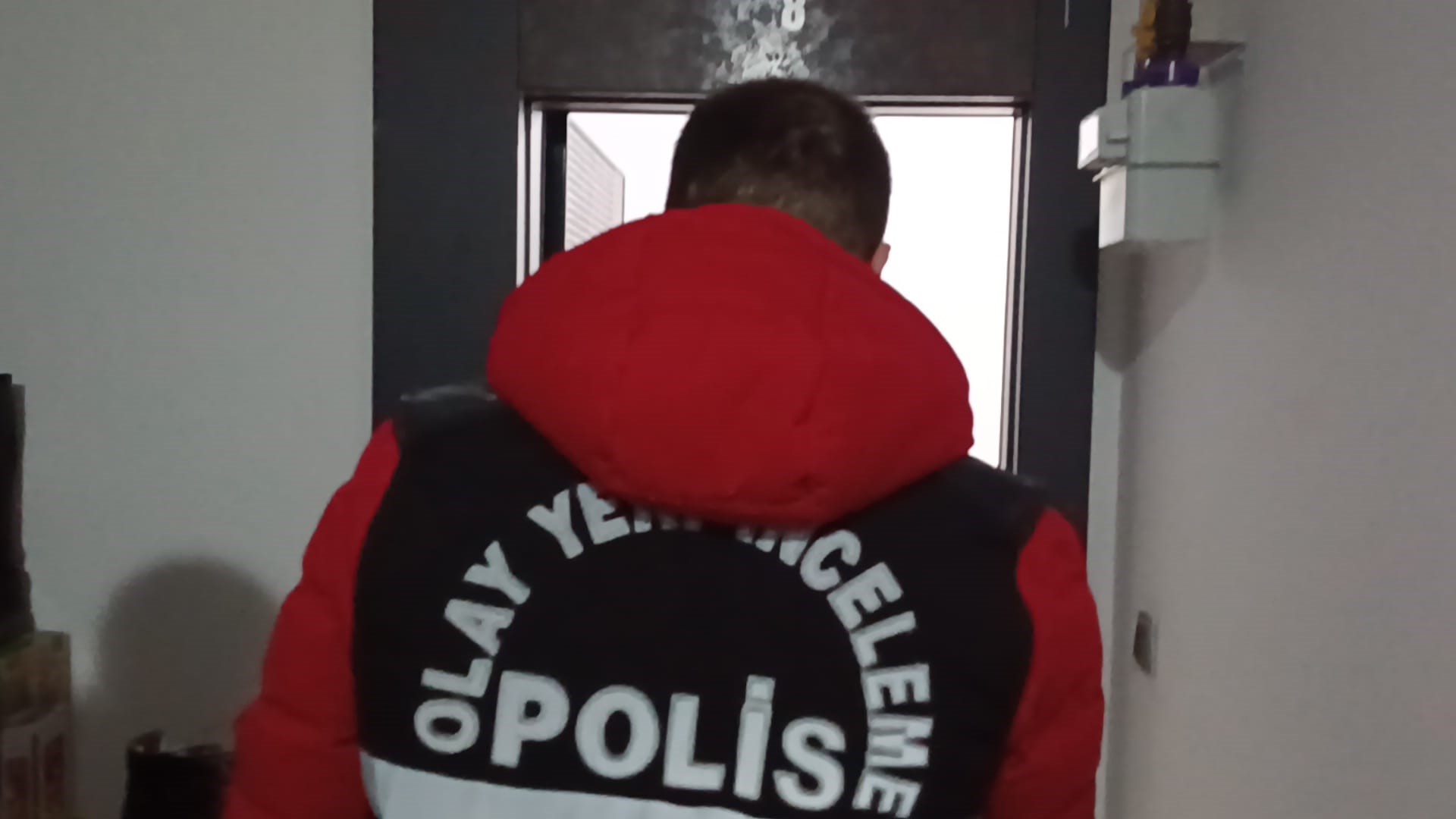 Mesajlara Cevap Vermedi, Acı Gerçek Ortaya Çıktı! Erkek Arkadaşı Asılı Halde Ölü Buldu (3)