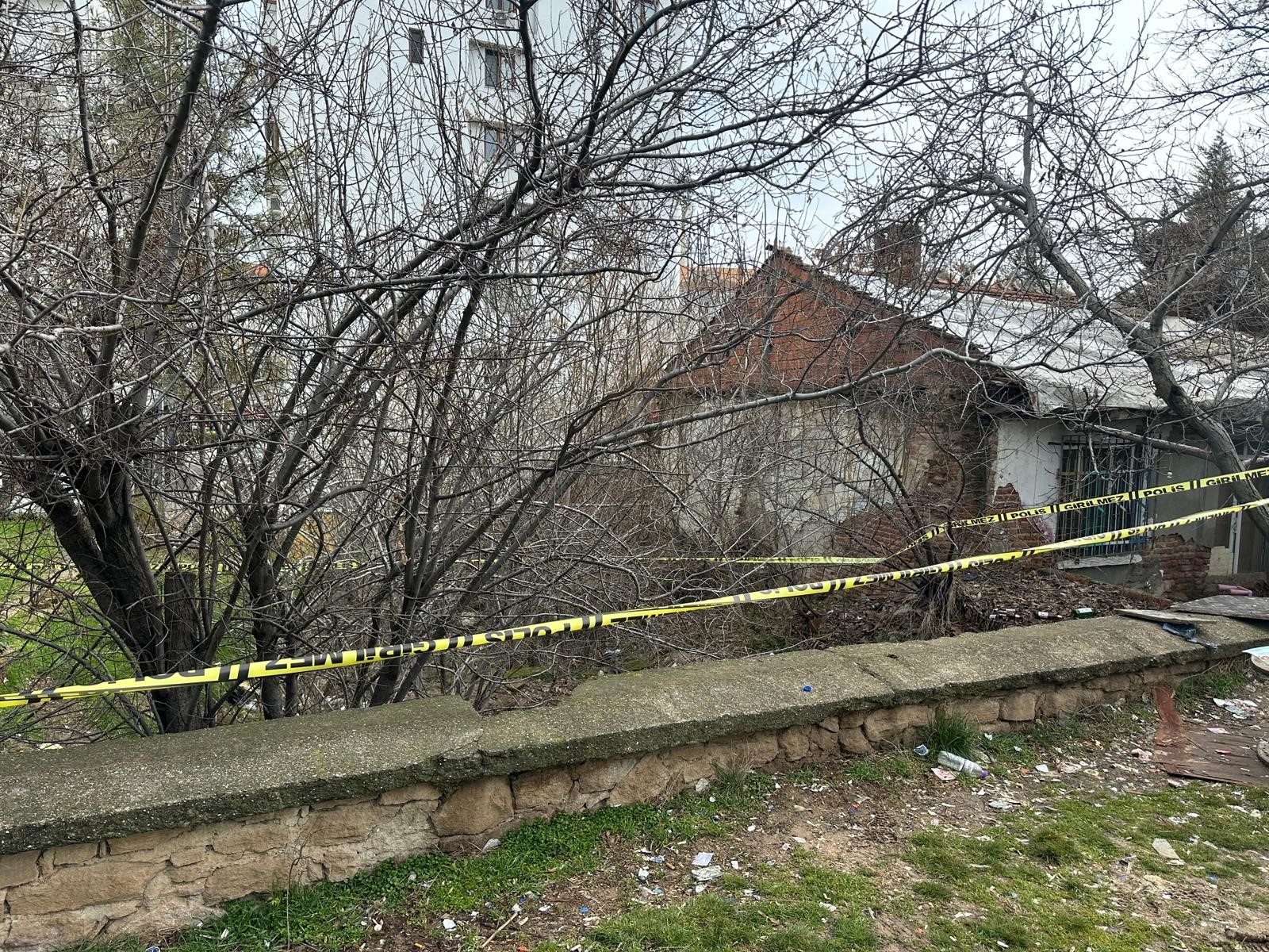 Millet Bahçesinde Korkutan Manzara Bir Kişi Ölü Bulundu (2)