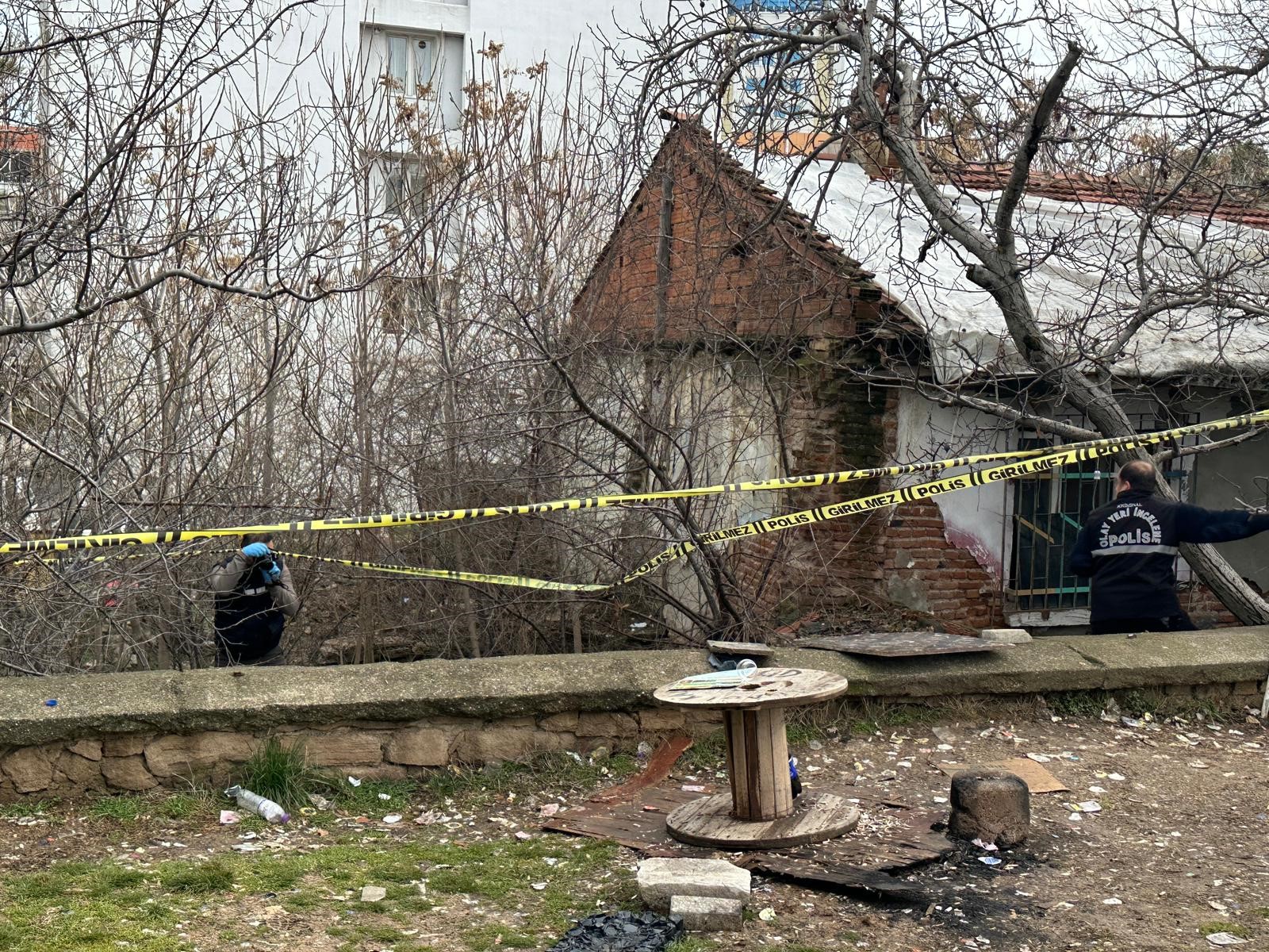 Millet Bahçesinde Korkutan Manzara Bir Kişi Ölü Bulundu (5)