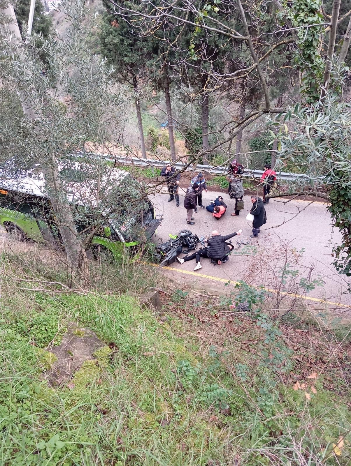 Minibüs Ile Motosiklet Çarpıştı Genç Motosikletçi Hastanede Yaşam Savaşını Kaybetti (2)