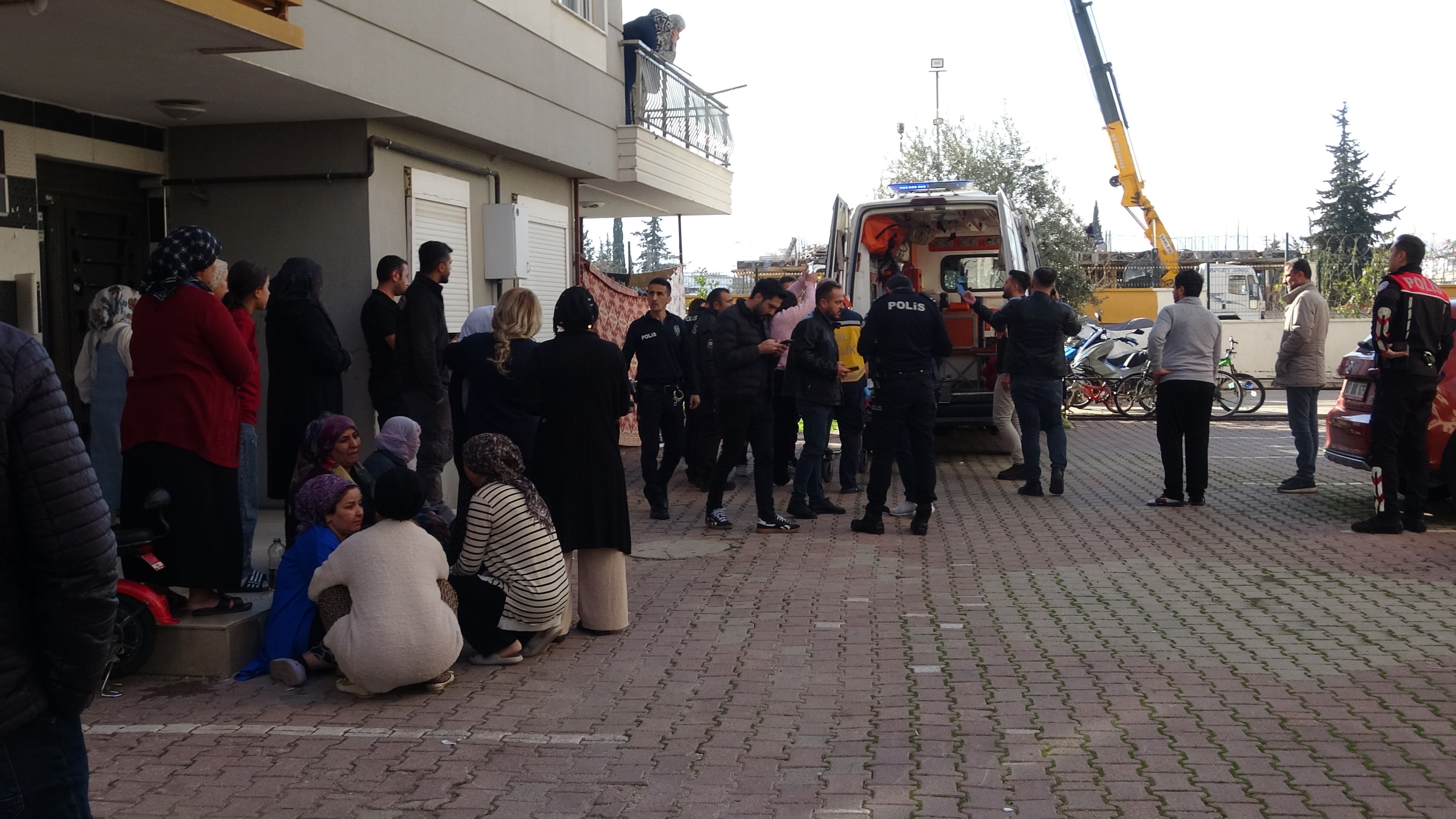 Motosikletle Geldi, Kurşun Yağdırdı 20 Yaşındaki Genç Ağabeyini Katletti, Yengesini Vurdu (11)