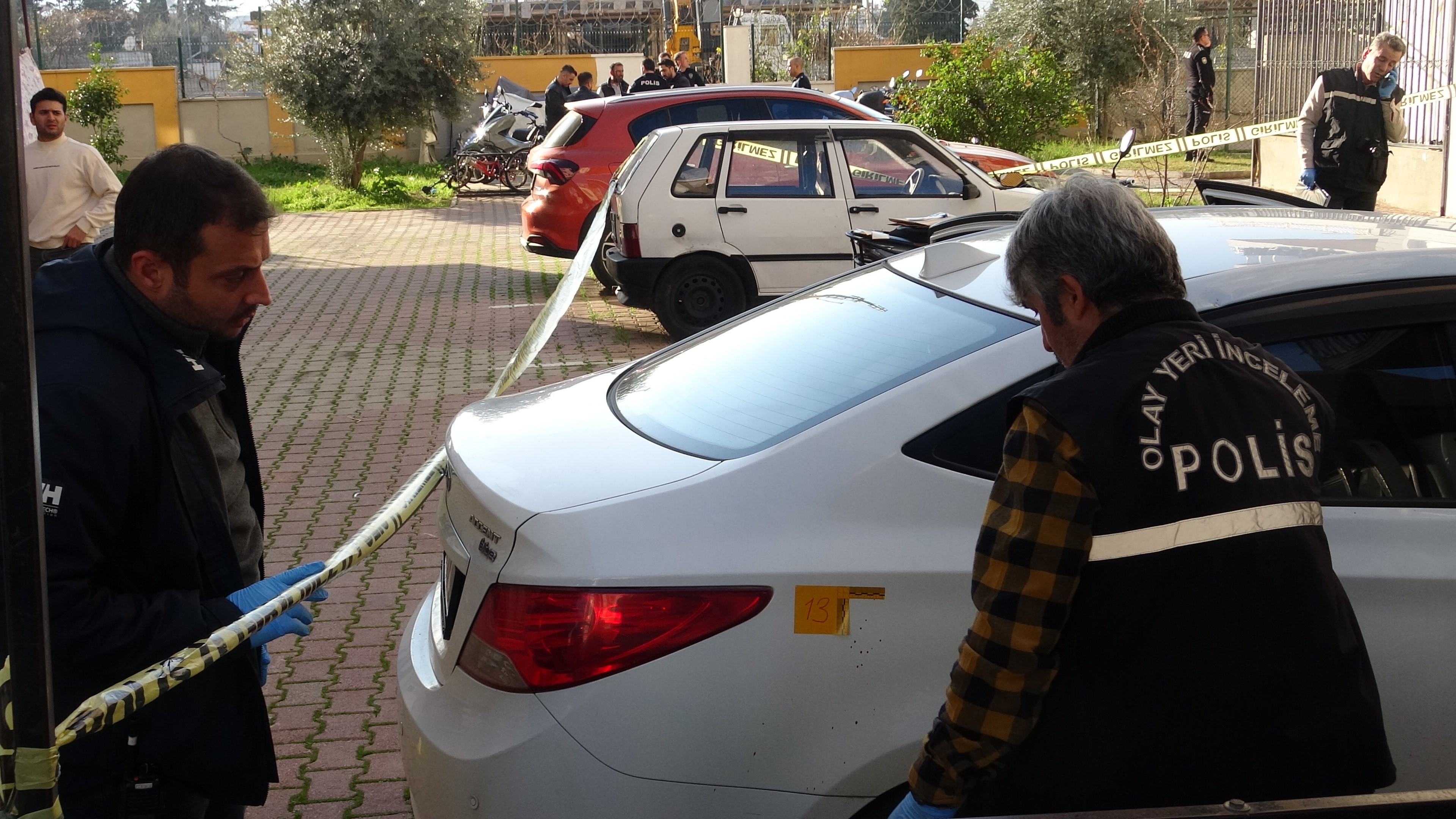 Motosikletle Geldi, Kurşun Yağdırdı 20 Yaşındaki Genç Ağabeyini Katletti, Yengesini Vurdu (6)