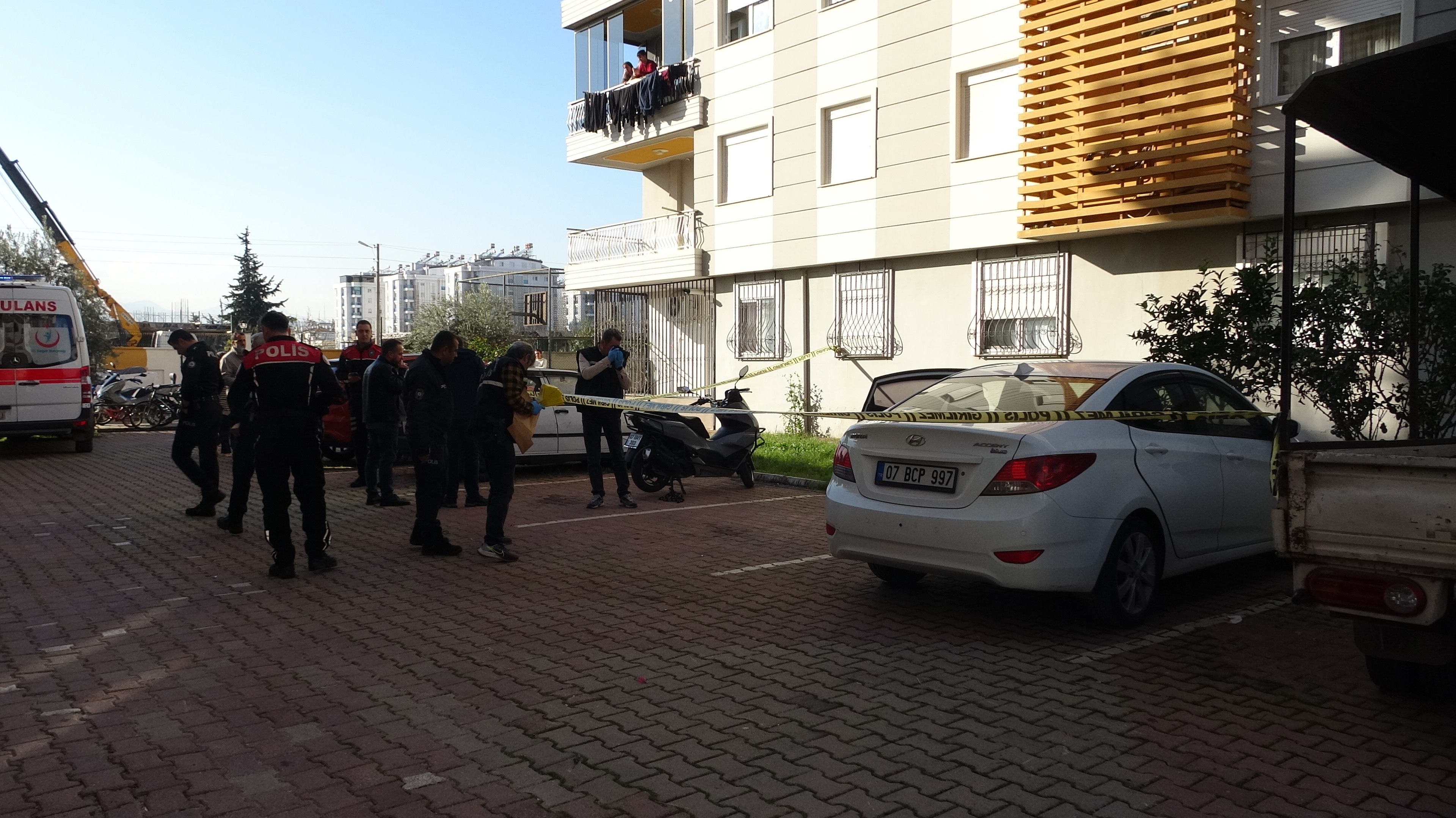 Motosikletle Geldi, Kurşun Yağdırdı 20 Yaşındaki Genç Ağabeyini Katletti, Yengesini Vurdu (9)