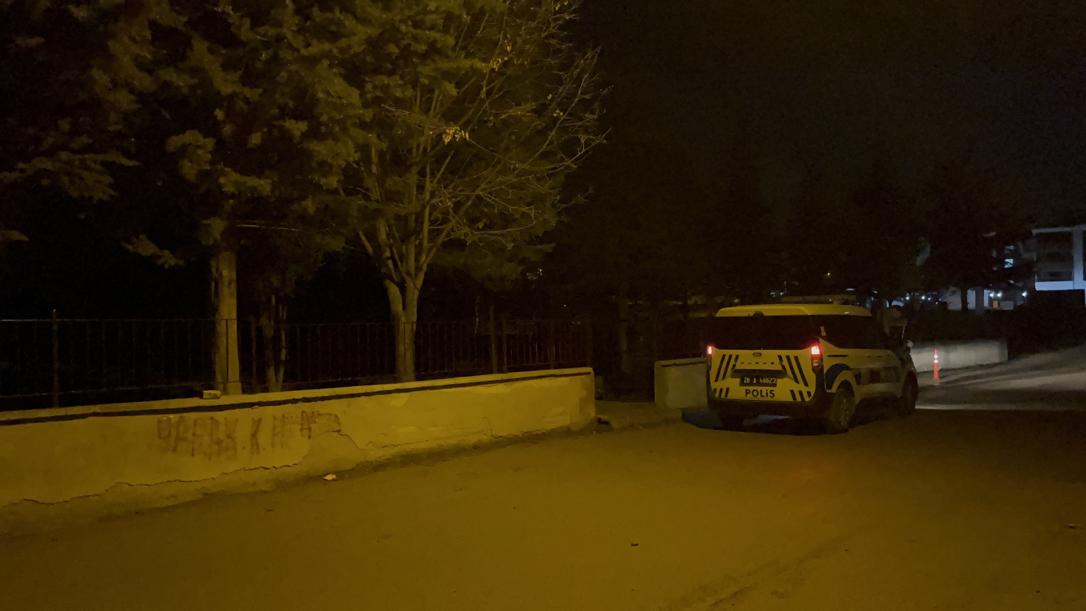 Okul Bahçesinde Dehşet Baba Darbedildi, 17 Yaşındaki Oğlu Bıçaklandı (3)