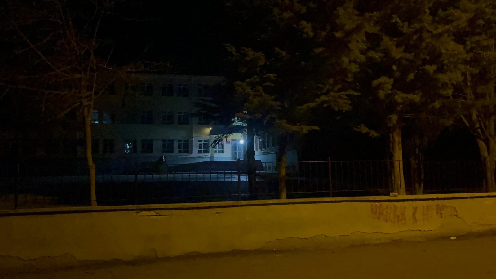 Okul Bahçesinde Dehşet Baba Darbedildi, 17 Yaşındaki Oğlu Bıçaklandı (5)