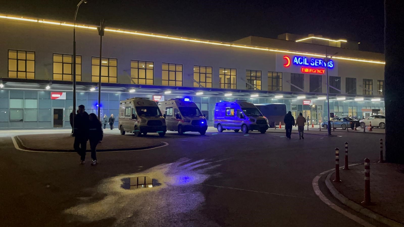 Okul Bahçesinde Dehşet Baba Darbedildi, 17 Yaşındaki Oğlu Bıçaklandı (7)