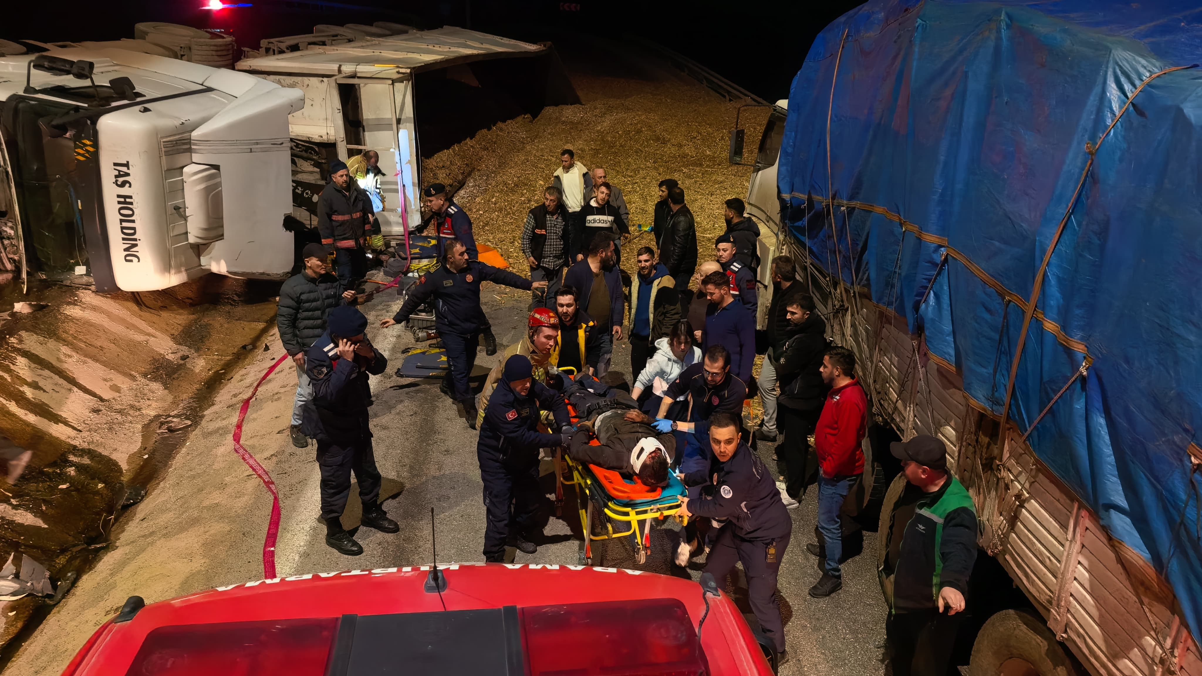 Osb Yolunda Olum Talas Yuklu Tir Devrildi Genc Surucu Hayatini Kaybetti (6)