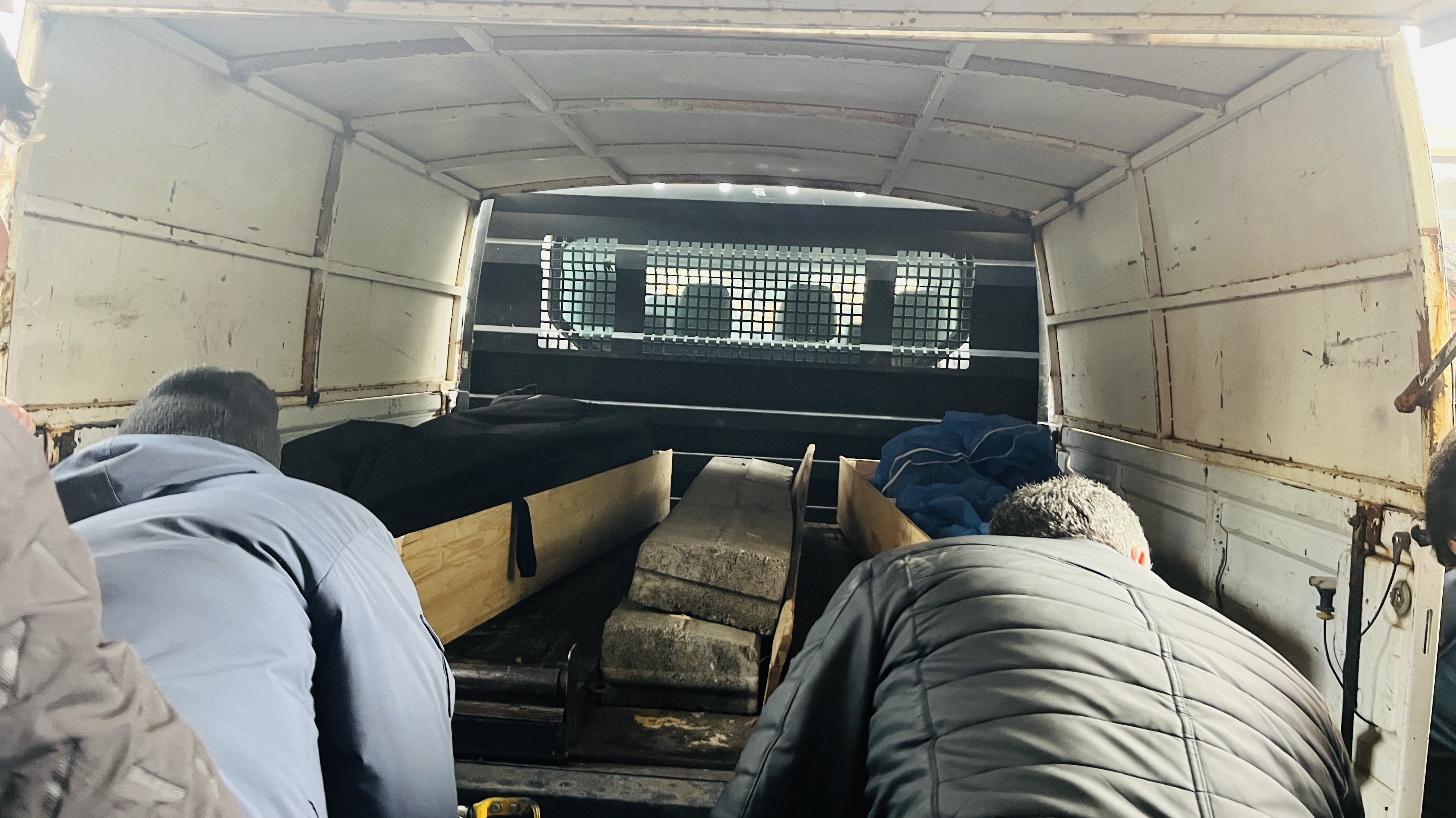 Oto Servisinde Şüpheli Ölüm 2 Genç Ölü Bulundu (9)