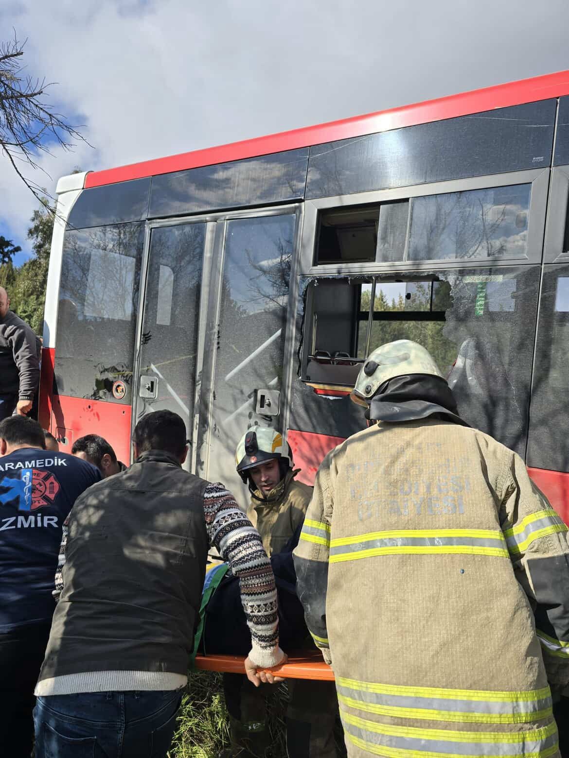 Otobüsle Panelvan Kafa Kafaya Girdi! 1 Ölü, 1’I Ağır 8 Yaralı (3)