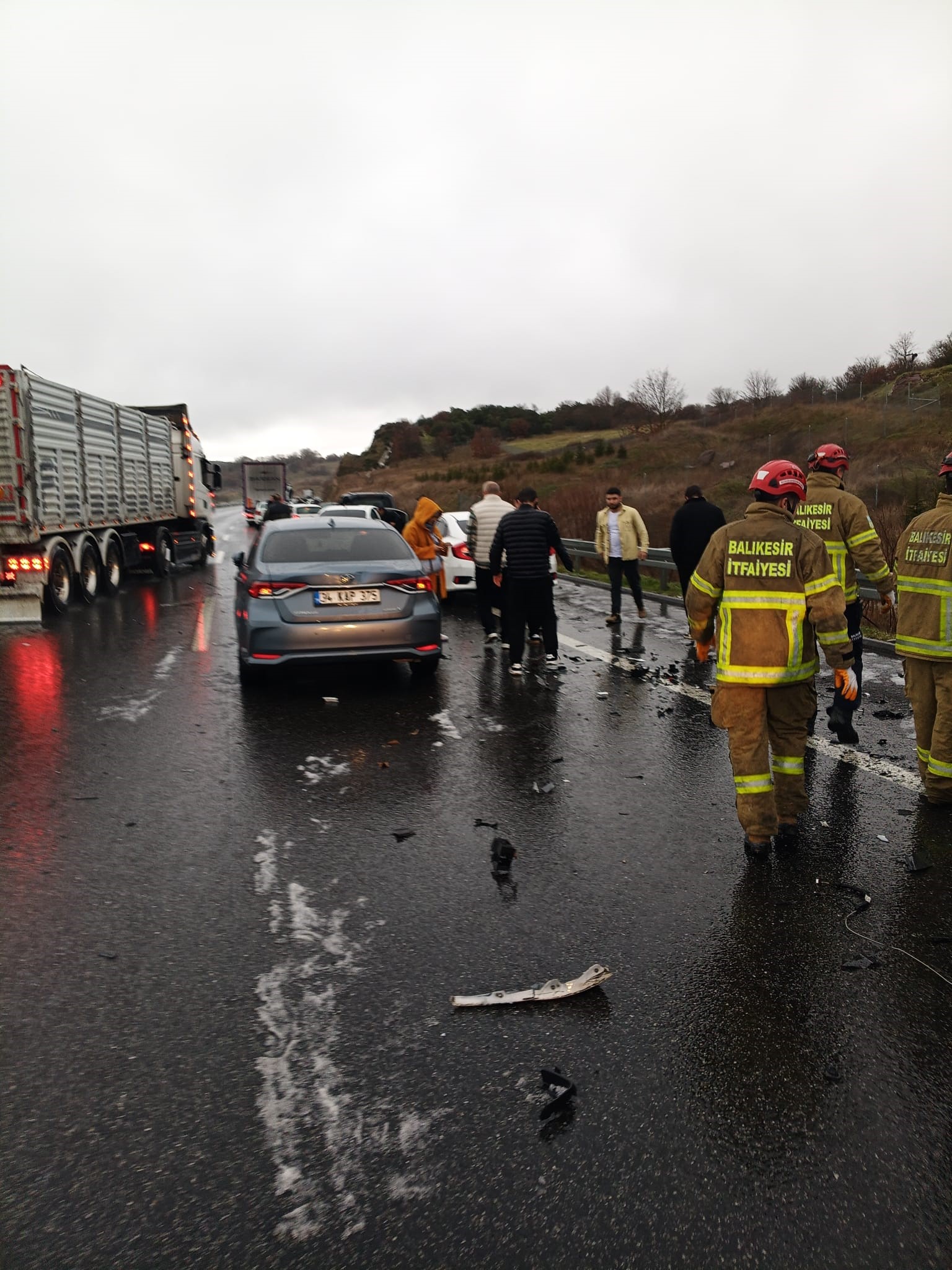 Otoyolda Korkunç Anlar 12 Araç Birbirine Girdi; 1 Ölü, 10 Yaralı (6)