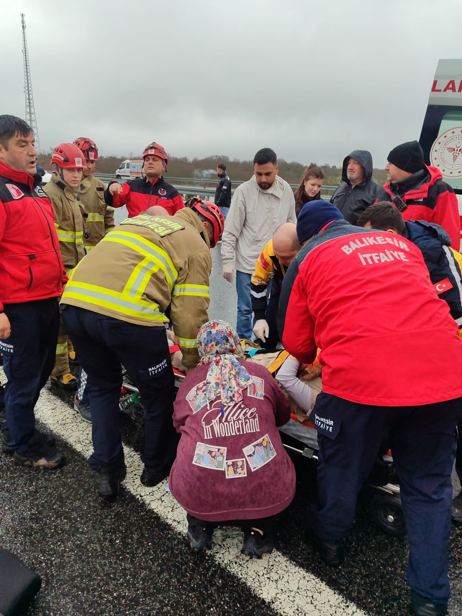 Otoyolda Korkunç Anlar 12 Araç Birbirine Girdi; 1 Ölü, 10 Yaralı (8)
