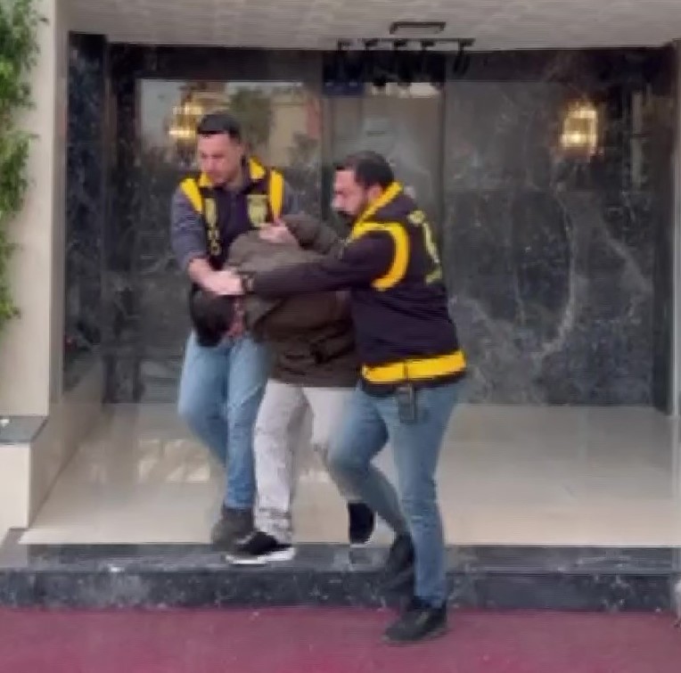 Oyunda Küfretti, Gerçekte Kaçırıldı! Liseli Gence Kamera Önünde Şiddet (6)