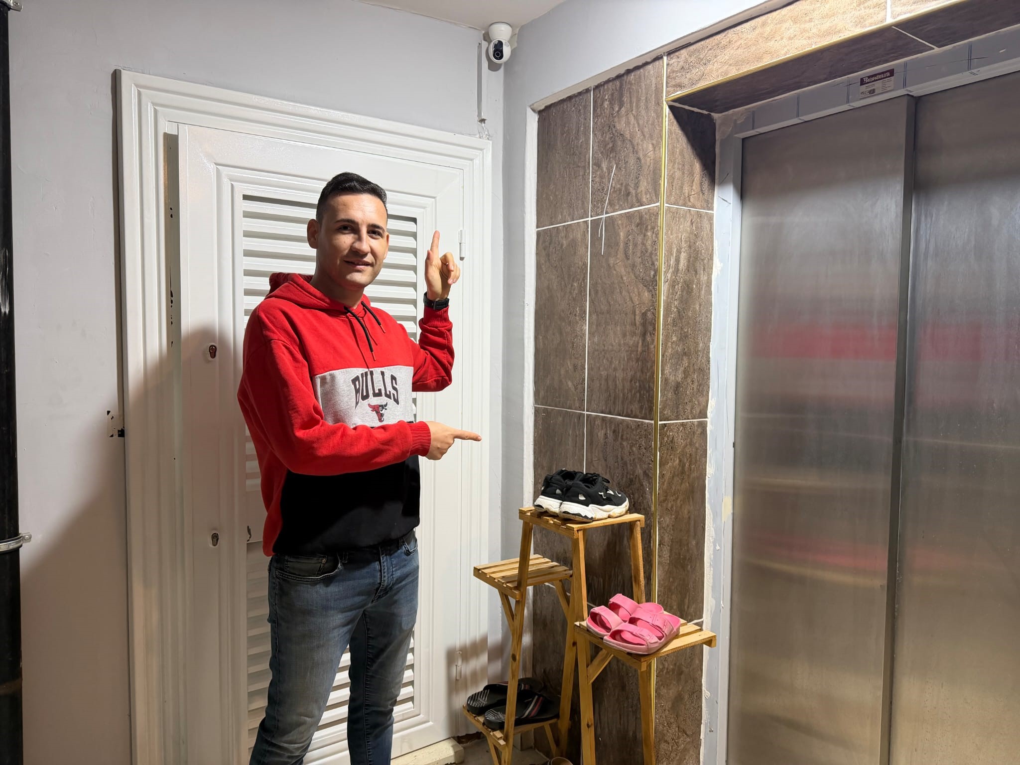 Rahatligin Bu Kadarina Pes Apartmana Sigara Icerek Girdiler Begendikleri Botu Calip Gi (2)