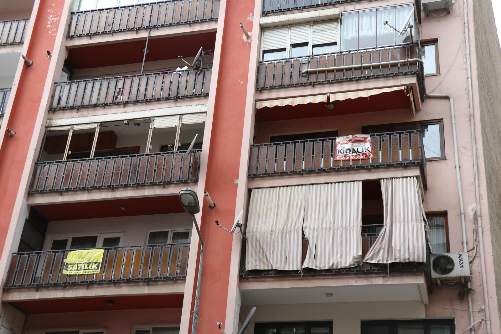 ‘Resmi Nikah, Keçe, 50 Gün Kontrol’… Bu Kiralık Ev Şartları Sosyal Medyayı Karıştırdı (4)-1